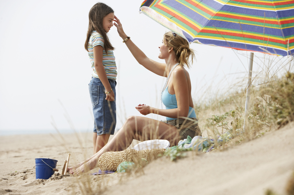 What are three things to look for when choosing a sunscreen?