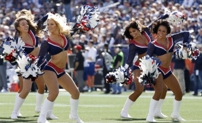 How much does an NFL cheerleader get paid a year