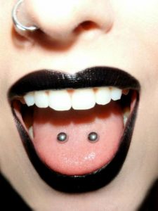 How is a frog eye piercing done